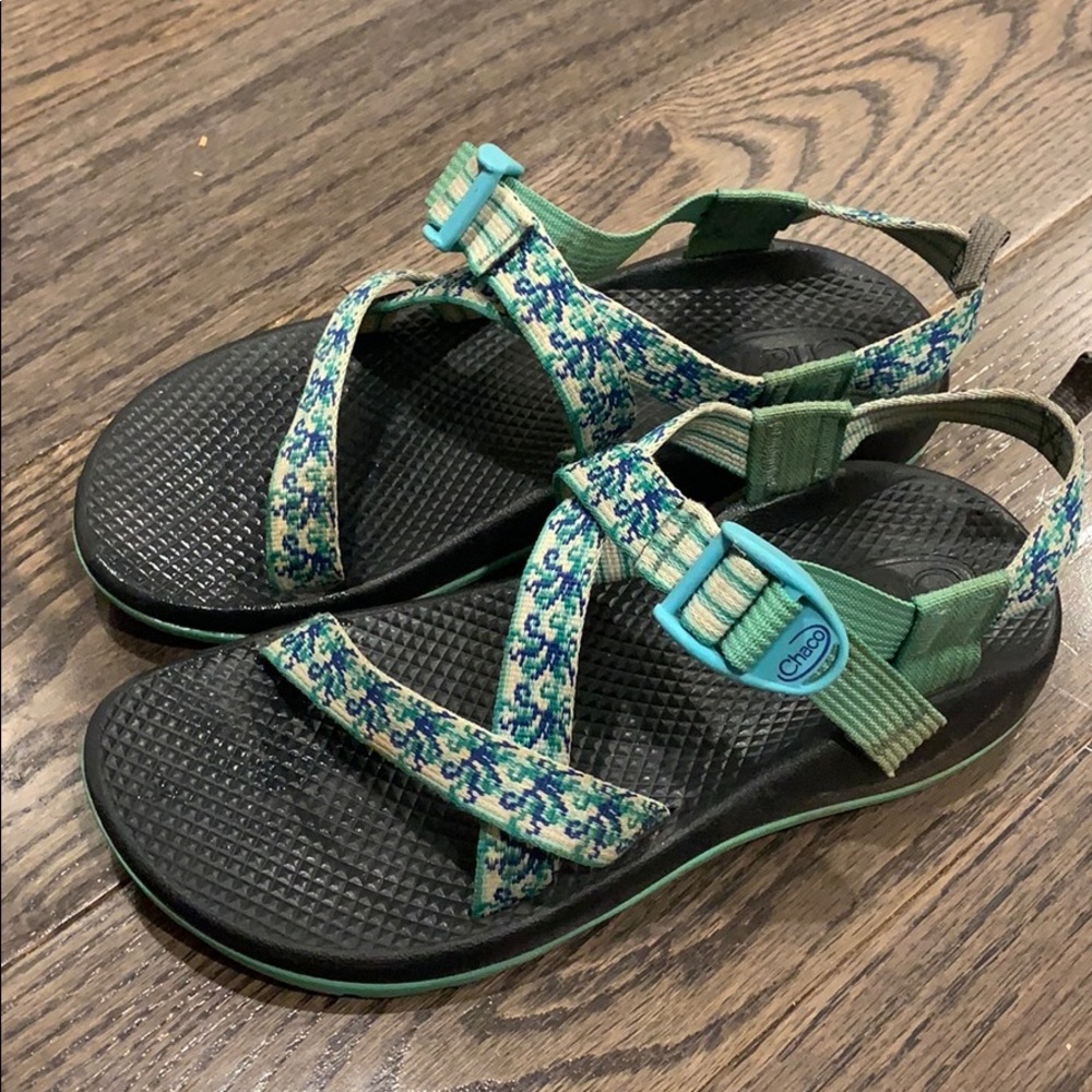 Girls chacos